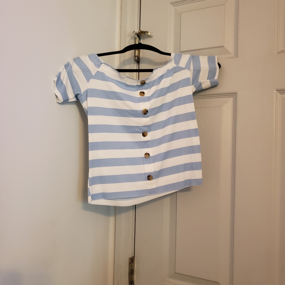 Rue21 over the shoulder crop